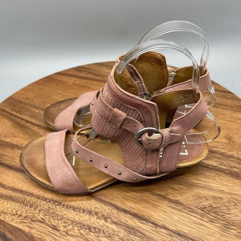 Miz Mooz Sandals Womens Size 36 Leather Buckle Demi Wedge Farley Blush

Size: US 6 / EU 36

Wedge Height: 1.5"

Condition: wear on wedges and leather, otherwise shoes are in preowned condition and show signs of wear (marks/stains/scuffs/dirt/etc.)

SKU: 3416

Fast shipping and packaged with care! Miz Mooz Sandals, Miz Mooz, Leather Buckle, Womens Sandals, Wedges, Womens Sizes, Buckle, Sandals, Leather