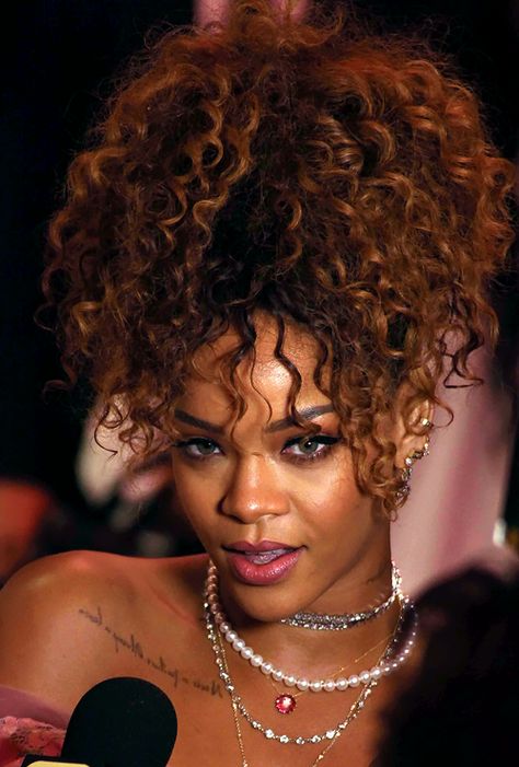 Pixie Hair Color, Fenty Rihanna, Rihanna Fan, Looks Rihanna, Rihanna Love, Rihanna Hairstyles, Hair Magic, Rihanna Outfits, Rihanna Looks