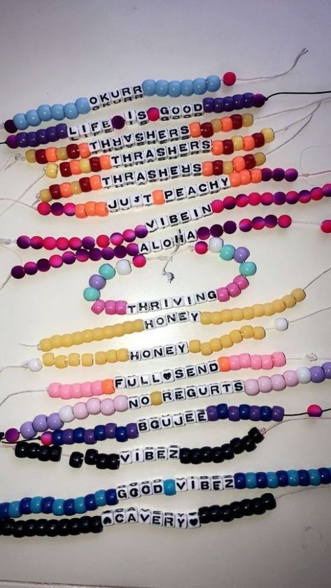 8 Cute Ideas For Your Friendship Bracelets - Society19 Letter Bead Bracelets Aesthetic, Cute Bff Bracelets Diy, Bracelets Diy Letters, Bracelet Word Ideas Aesthetic, Bead Bracelets For Friends, Words To Put On Bracelets Aesthetic, Festival Bracelet Ideas, Friendship Bracelets With Letter Beads, Letter Bracelets Aesthetic