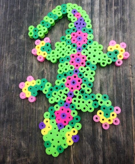 Perler bead lizard Perler Bead Lizard Pattern, Lizard Perler Beads, Lizard Perler Bead Patterns, Hama Beads Aesthetic, Bead Lizard, Hama Art, Hamma Beads Ideas, Easy Perler Bead Patterns, Melty Bead Patterns