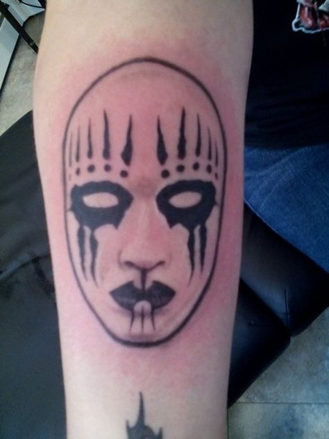 Joey Jordison Mask, Slipknot Tattoo, Traditional Black Tattoo, Cyberpunk Tattoo, Joey Jordison, Funky Tattoos, Hand And Finger Tattoos, Mask Tattoo, Music Tattoos