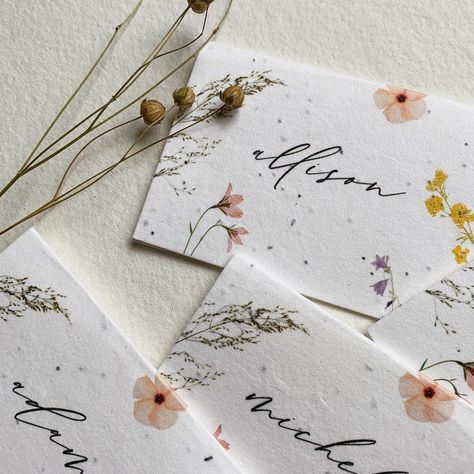 Seed Paper Wedding Favors, Place Cards Wedding Table, Floral Place Cards, Eco Friendly Wedding Favors, Place Name Cards, Place Card Table Wedding, Favours Wedding, Place Cards Wedding, Madison Wedding