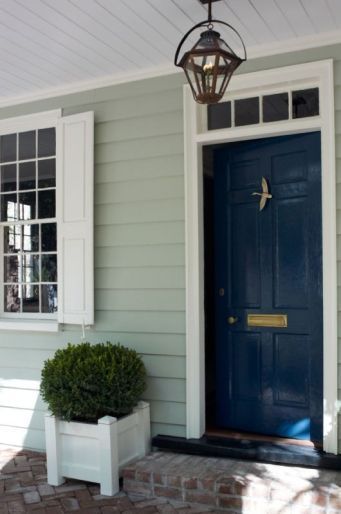 Blue door with green paint Light Green House, Navy Front Door, Sage Green House, Entry Door Colors, Green House Exterior, Best Front Door Colors, Traditional Front Doors, Best Front Doors, Blue Front Door