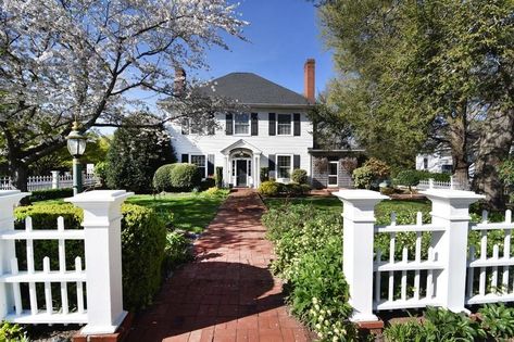 1907 Colonial Revival For Sale in Hickory, North Carolina - OldHouses.com Library Sunroom, Sunroom Playroom, Colonial Revival Home, Den Library, Hickory North Carolina, Elevator Interior, Historic Homes For Sale, Library Living Room, Driveway Paving