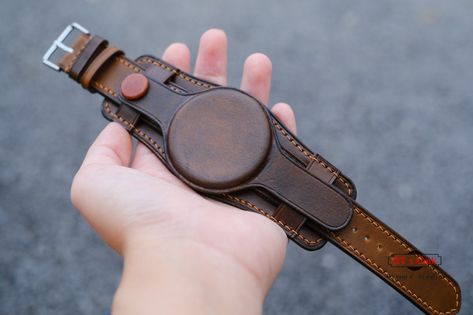 Leather strap watch women