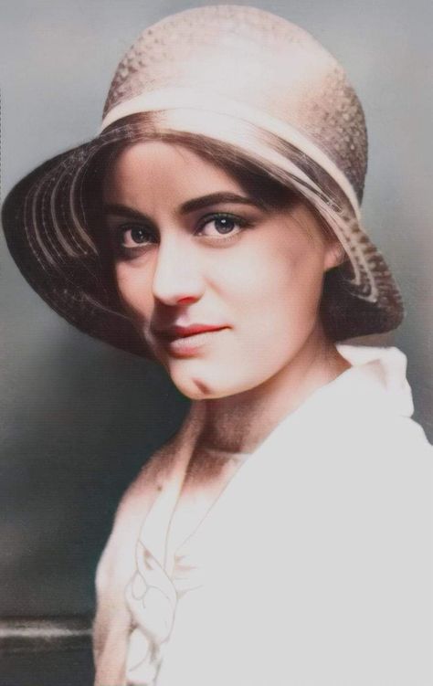 Saint Edith Stein, St Edith Stein, Edith Stein, Saint Teresa, 19th Century Paintings, Christian Images, Faith Inspiration, Jesus Pictures, Roman Catholic