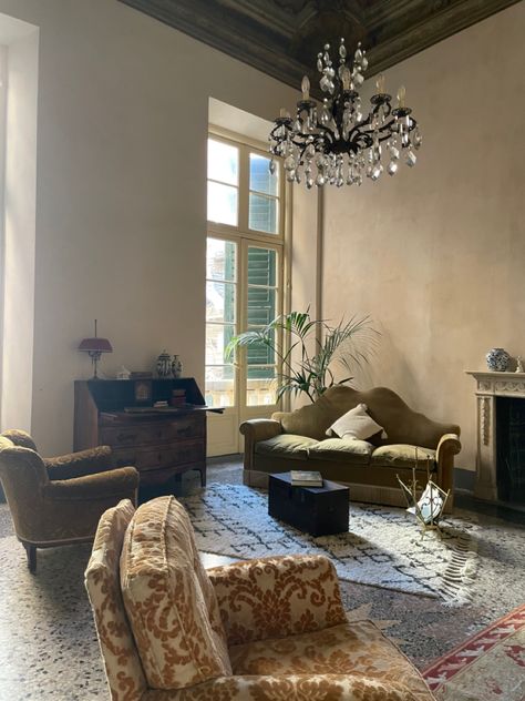 interior design / home design / home decor / italian style / aesthetic homes / northern italy / call me by your name / cmbyn aesthetic Italian House Aesthetic Interior, Italian Airbnb, Call Me By Your Name Aesthetic, Italian Apartment Aesthetic, Italian House Aesthetic, Call Me By Your Name House, Cmbyn House, Italian Villa Aesthetic, Italian House Interior