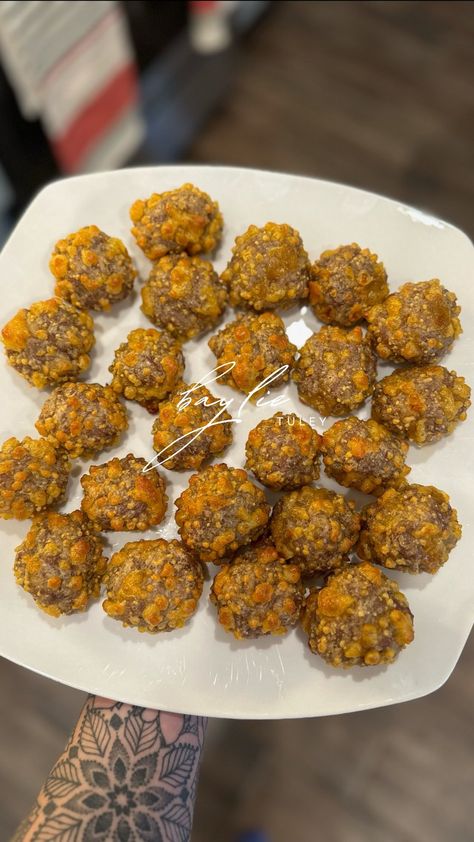 High Protein Sausage Balls — Baylie Mindset Mentor Sausage Balls Kodiak Cakes, Kodiak Cake Sausage Balls, High Protein Sausage Balls, Protein Sausage Balls, Kodiak Sausage Balls, Ground Chicken Breakfast Sausage, High Protein Quick Dinner, Protein Breakfast Balls, High Volume High Protein Meals