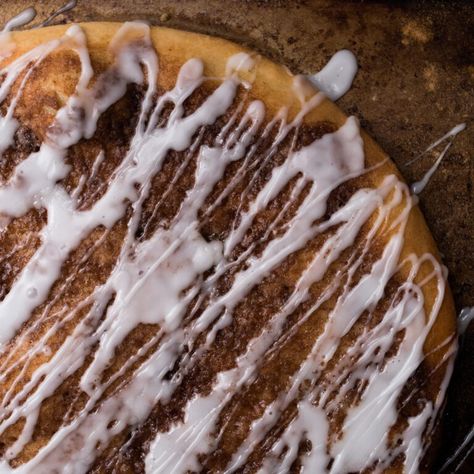 Best Ever Cinnamon Bun Dessert Pizza - Good to Gather Cinnamon Pizza, Maple Pecan Scones, Homemade Pizza Crust Recipe, Pecan Scones, Dutch Oven Beef, Pizza Sticks, Baking Scones, Homemade Crust, Homemade Pizza Crust