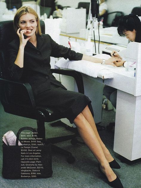 90s Work Wear, 90s Luxury, Staff Night Out Outfit, Secretary Fashion, 90s Buissnes Woman, 80s Business Woman Aesthetic, Wall Street Aesthetic Women, 2000s Editorial, Magazine Office Aesthetic