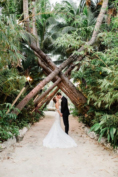 Small Destination Wedding Locations, Everglades Wedding, Key West Florida Wedding, Keywest Florida Wedding, Key West Elopement, Florida Elopement Destinations, Outdoor Wedding Florida, Micro Wedding Florida, Key West Wedding Ideas