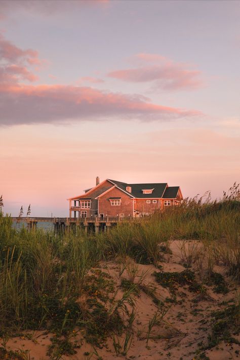 Jennette's Pier in the Outer Banks, NC #Beachlife #OuterBanksNC #OuterBanksPhotography #OBXLife #BeachPhotography #BeachLife Outer Banks Beach House, Outer Banks Houses, Australia House, Outer Banks Beach, Outer Banks North Carolina, Senior Trip, Outer Banks Nc, North Carolina Homes, The Outer Banks