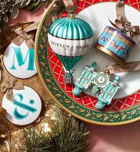 Christmas Ornament Packaging, Fortnum And Mason Christmas, Cabin Party, Christmas Cabin, Fortnum Mason, Fortnum And Mason, Candle Branding, Christmas Shop, Christmas Crackers