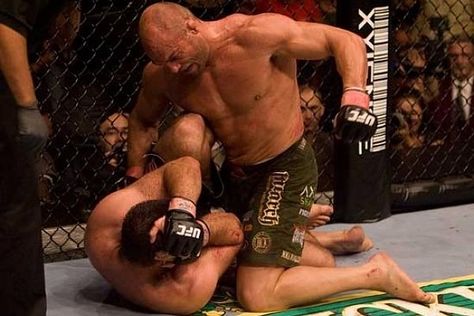 Captain America Randy Couture ufc-mma Randy Couture, Ultimate Fighter, Tyler Durden, Ufc Fighters, Mma Boxing, Martial Artists, Mma Fighters, Action Poses, Mixed Martial Arts