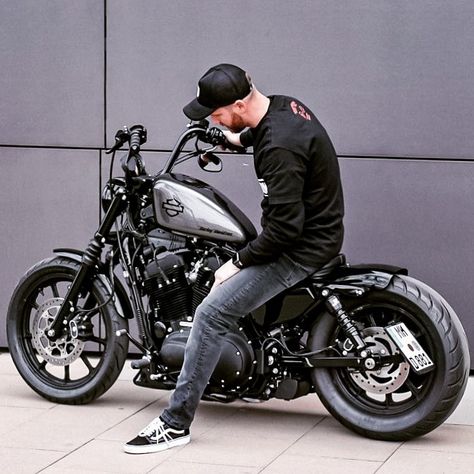 All Black Motorcycle, Iron 883 Custom, Man On Motorcycle, Hd 883 Iron, Harley Davidson Motorcycles Sportster, Tattoed Biker Men, Harley Davidson 48, Bullet Motorcycle, Sportster Motorcycle