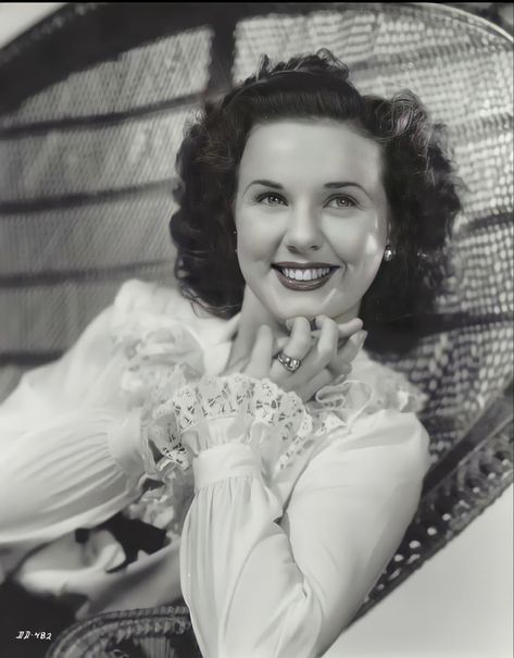 Deanna Durbin, American Diner, Golden Age Of Hollywood, Classic Beauty, Golden Age, Actors & Actresses, Acting, Hollywood, Actresses