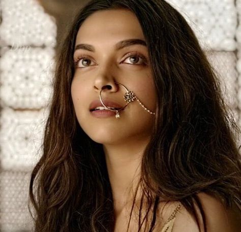 Mastani Deepika Padukone, Deepika Padukone Movies, Bajirao Mastani, Deepika Padukone Style, Vintage Bollywood, Nose Jewelry, Indian Aesthetic, Princess Aesthetic, Deepika Padukone