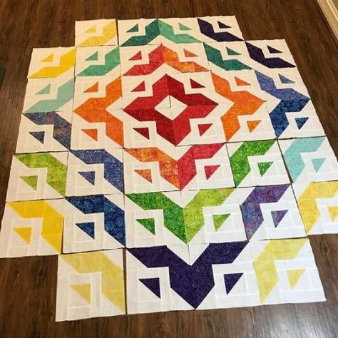 One Layer Cake, Colchas Quilting, Quilting Designs Patterns, Half Square Triangle Quilts, Quilt Square Patterns, Quilt Sewing Patterns, Rainbow Quilt, Scrap Quilt Patterns, Quilt Tutorial