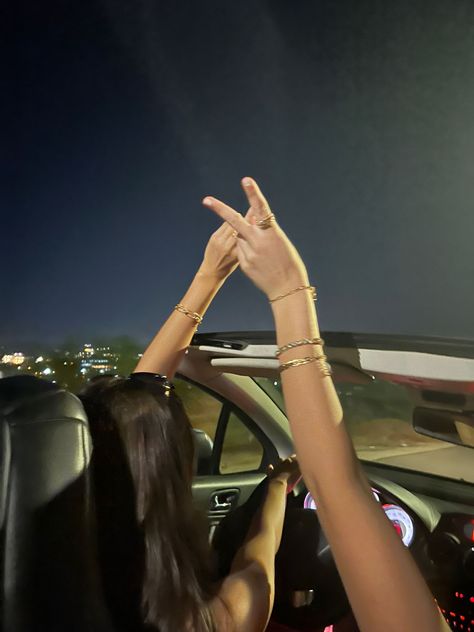 Driving At Night With Friends, Car Aesthetic Friends, Late Night Drives With Friends, Night Drive Pictures, Late Night Car Drives Aesthetic, Summer Late Night, Late Night Car Drives, Late Night Drives Aesthetic, Night Car Drive