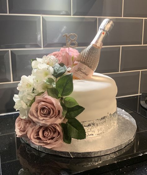 26th Birthday Cake For Women, 37th Birthday Cake For Women, 37 Birthday Ideas For Women, 37th Birthday Cake, 50 Birthday Cake Ideas For Women, Pink And Silver Cake, Classy Birthday Cakes, Wine Theme Cakes, Sparkly Birthday Cake