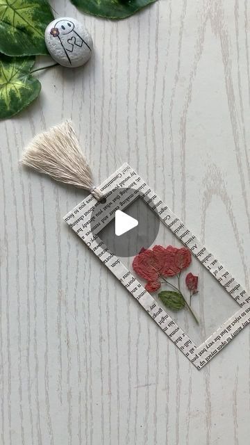 Easy Book Mark Ideas Aesthetic, Anime Book Mark Ideas, Paper Bookmarks Handmade, Bookmark Handmade Ideas, Handmade Bookmarks Diy Simple, Book Mark Ideas Easy, Books Marks Ideas, Marques Pages Fait Main, Book Mark Drawing