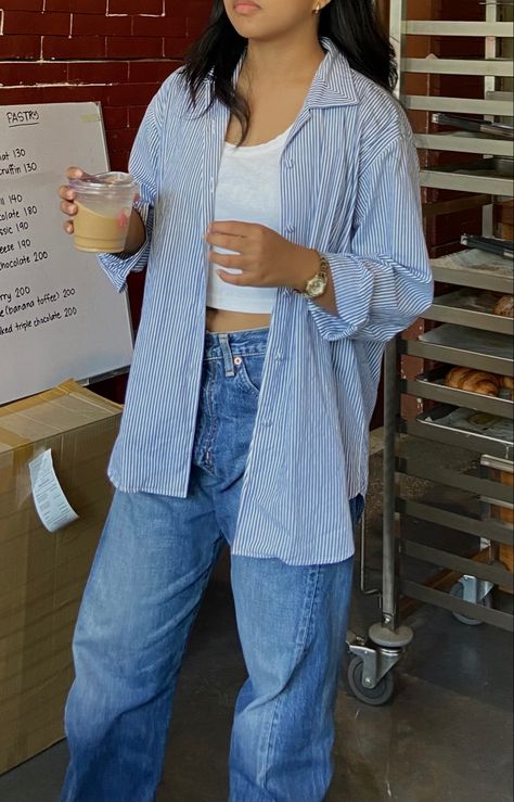 Loose Button Up Shirt Outfits, Oversized Button Down Shirt Outfit, White Tank Top Outfit, Button Down Shirt Outfit, Button Down Outfit, Madison Beer Hair, Trip Fits, Outfits Gorditas, Tank Top Outfit