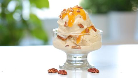 Salted Caramel Frozen Yogurt Oat Diet, Easy Frozen Yogurt, Hot Recipes, Frozen Yogurt Recipe, Yogurt Benefits, Domestic Geek, Frozen Yogurt Recipes, Creami Recipes, Protein Yogurt