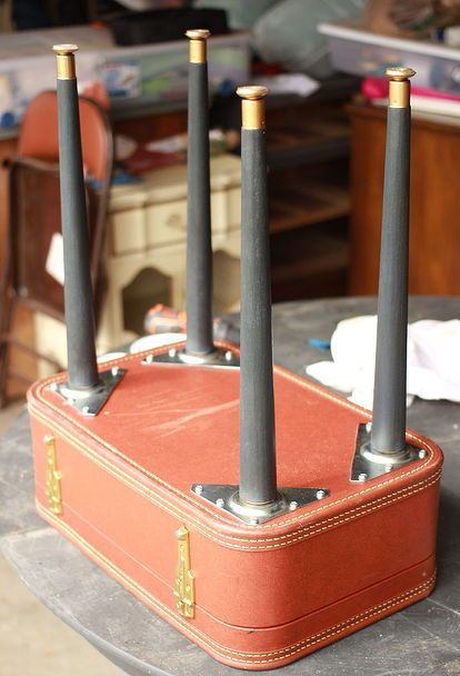 diy vintage suitcase table, chalk paint, diy, how to, painted furniture, repurposing upcycling Suitcase Table Diy, Diy Vintage Suitcase, Vintage Suitcase Table, Suitcase Table, Suitcase Decor, Old Suitcases, Diy Chalk Paint, Luggage Case, Interior Vintage