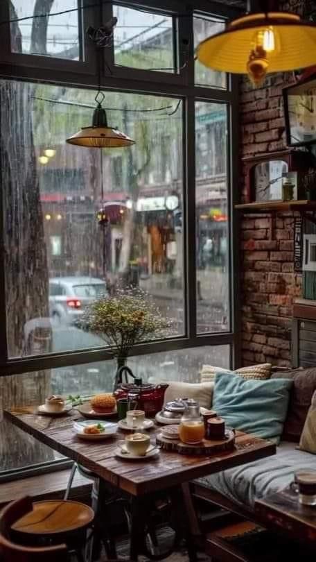 Cozy Book Cafe, Cosy Cafe Interior, Rain And Coffee, Cosy Cafe, Bookstore Cafe, Cozy Coffee Shop, Coffee Shop Aesthetic, Book Cafe, Cozy Cafe