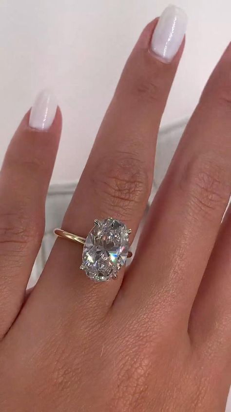 Most Expensive Diamond Ring, Most Expensive Diamond, Expensive Diamond Rings, Diamond Ring Designs, Pretty Wedding Rings, Gold Band Engagement Rings, Oval Solitaire Ring, Expensive Engagement Rings, Big Engagement Rings