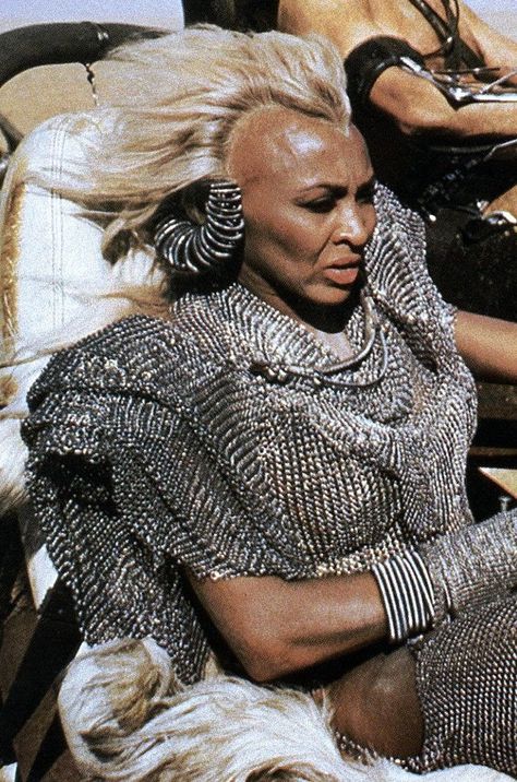 Tina Turner in Mad Max 3: Beyond Thunderdome Mad Max 3, Mad Max Film, Mad Max Costume, Vintage Black Glamour, Black Photography, Tina Turner, Oui Oui, Mad Max, Film Movie