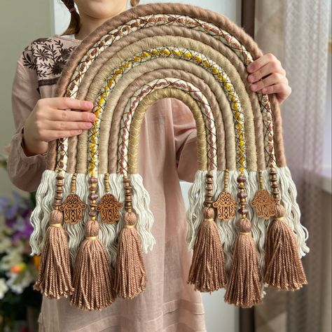 Macra Weave, Diy Macrame Projects, Rainbow Macrame Wall Hangings, Macrame Rainbow Wall Hanging, Wall Decor Macrame, Hanging Boho Decor, Wall Macrame, Macrame Baby, Macrame Thread