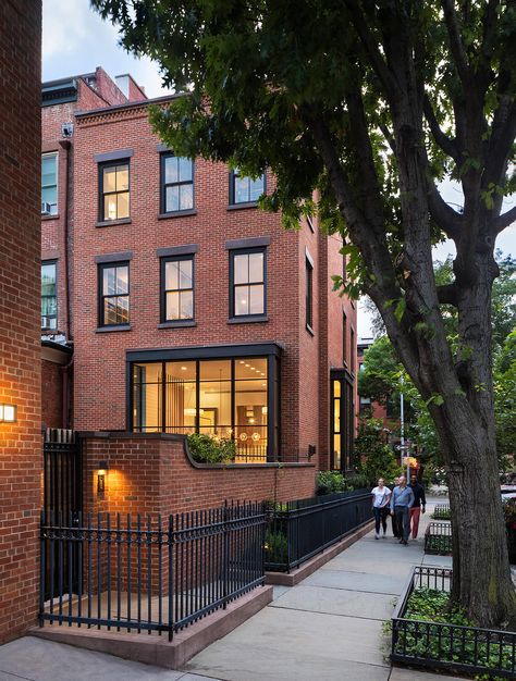 Townhouse Exterior, Brooklyn Design, In-law Apartment, Modern Townhouse, Townhouse Designs, Cobble Hill, Interior Renovation, Row House, Window Styles