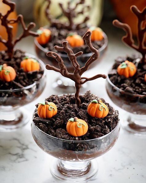 Halloween Dirt Cups, Dinner Display, Halloween Dirt, Korean Bbq At Home, Holiday Cheesecake Recipes, Holiday Cheesecake, Pretzel Bites Recipes, Bbq Chicken Legs, Dirt Cups