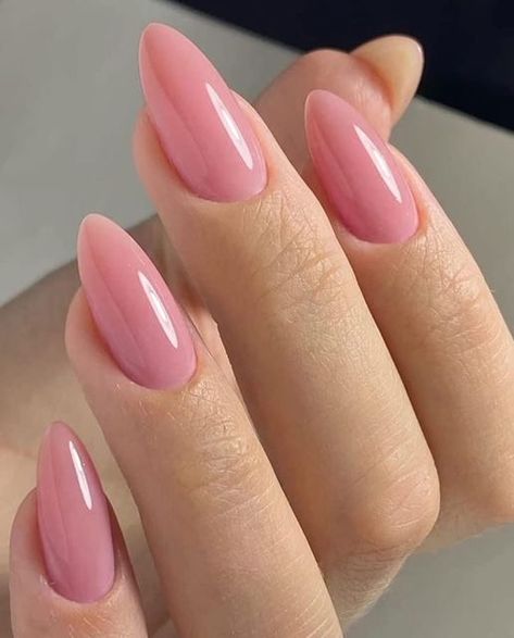 Simple Nails For School Almond, Soft Girl Almond Nails, Vaca Nails 2024, Almond Nails For Pale Skin, Soft Feminine Nails, Natural Pink Almond Nails, Soft Pink Almond Nails, Pink Nails Almond Shape, Sublime Nails