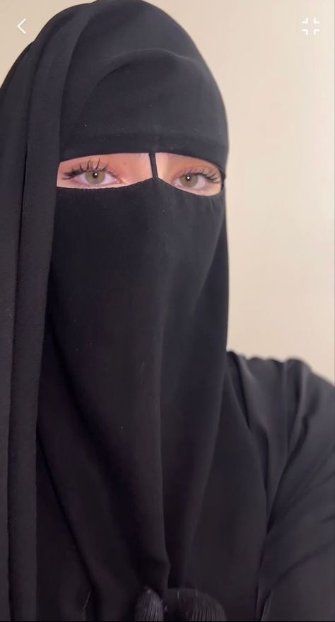 Aesthetic hijabi pretty beautiful fashion islam muslim niqab mecca fake snap Niqab Aesthetic, Aesthetic Hijabi, Niqabi Girl, Army Look, Niqab Fashion, Simple Hijab, Muslim Style, Hijab Style Tutorial