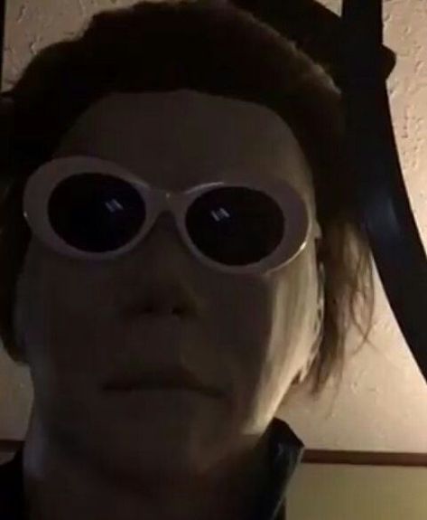 Slashers X Reader, Michael Myers Funny, Horror Memes, Horror Movies Funny, Horror Movie Icons, Funny Horror, Horror Stuff, Dead By Daylight, Horror Characters