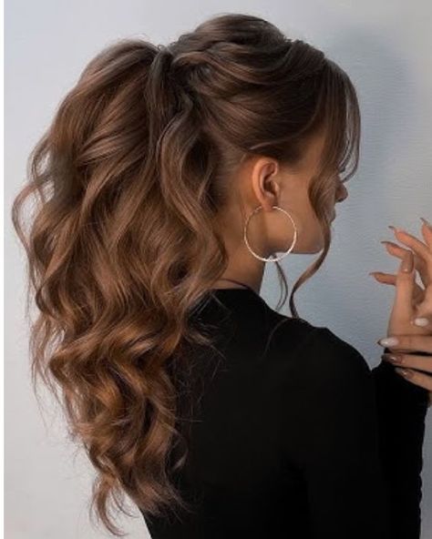 High Ponytail Ponytail Hairstyles For Wavy Hair, High Ponytail Wavy Hair, Bra Length Hair With Layers, Wavy Updo Hairstyles, Wavy Ponytail Hairstyles, Wavy High Ponytail, Hair Styles For Thick Wavy Hair, Wavy Hair Ponytail, Curly Ponytail Hairstyles