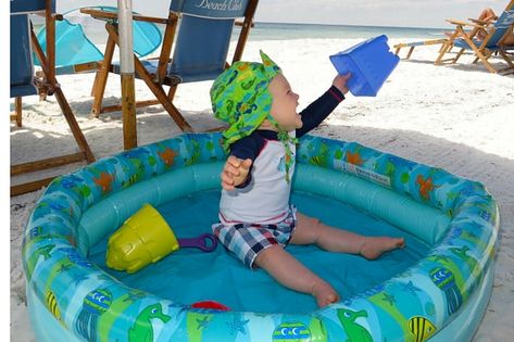 25 Genius Mom Hacks for Bringing Baby to the Beach Baby Hacks Clever Ideas, Beach With Baby, Baby Beach Gear, Best Baby Sunscreen, Beach With Kids, Beach Tips, Hacks For Kids, Family Beach Trip, Baby Pool