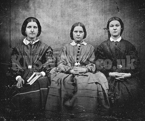 This could possibly be the only photograph of Charlotte, Emily, and Anne Bronte. The man who owns it believes it is but it's impossible for him to prove it. Elizabeth Siddal, Anne Bronte, Elizabeth Gaskell, Bronte Sisters, Sister Pictures, Sister Photos, Emily Bronte, Charlotte Bronte, Wuthering Heights