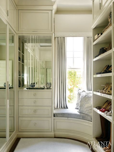 Gorgeous curved window seat in this Closet Design by Courtney Giles | Photography by Emily Followill | Atlanta Homes & Lifestyles | Corner Closet Organizer, A Walk In Closet, Organiser Son Dressing, Master Closet Design, Glamorous Bathroom, Small Walk In Closet, Corner Closet, Walking Closet, Walk In Closet Design