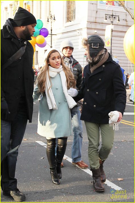 Macys Thanksgiving Day Parade, Macy's Day Parade, Macys Parade, Nyc Fits, Ariana Grande Style, Thanksgiving Day Parade, Star Style, Duck Egg, Pea Coat