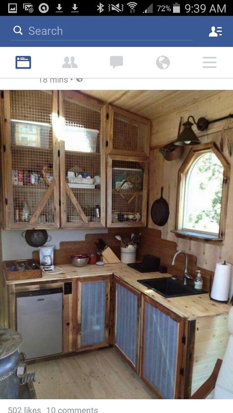 Small House Kitchen Design, Small House Kitchen, Small Rustic Kitchens, House Kitchen Design, Tiny Kitchen Design, Rustic Country Kitchens, Dining Ideas, Rustic Kitchen Cabinets, Country Kitchen Designs