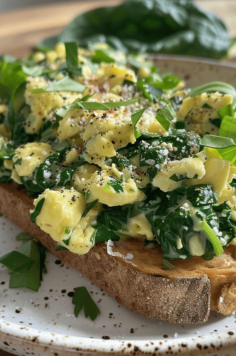 Spinach Omelette Healthy, Eggs And Spinach Recipes, Spinach Egg Recipes, Spinach Egg Salad, Spinach And Eggs Breakfast, Breakfast Spinach, Spinach And Eggs, Scrambled Eggs With Spinach, Spinach Breakfast