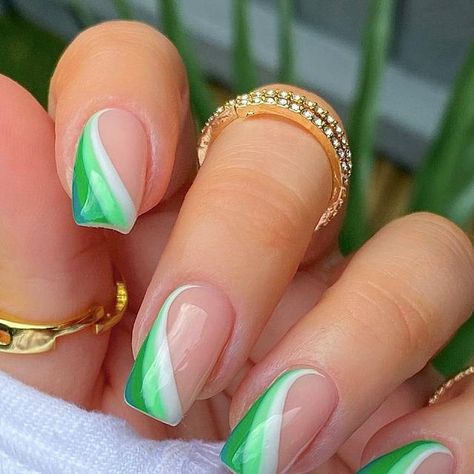 St Patricks Nail Designs, St Patrick Day Nails Acrylic, Saint Patrick Nail, Green Acrylic Nails, St Patricks Day Nails, Spring Acrylic Nails, Green Nail Designs, Cute Gel Nails, White Nail