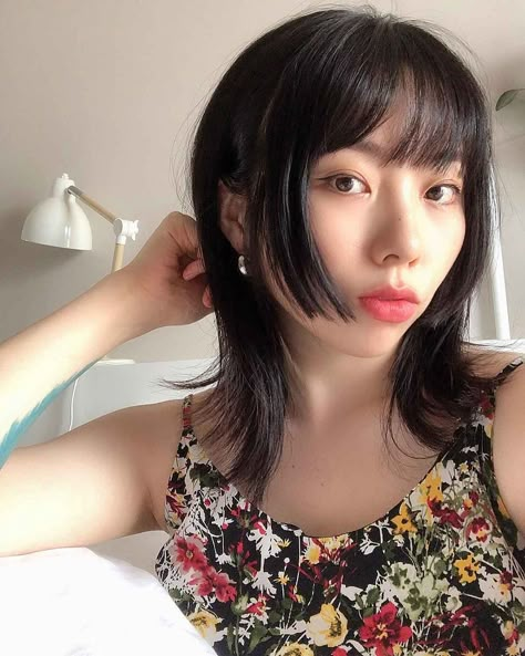 26 Hottest Ways to Get The Hime Haircut Trend Mullet Wolf Hime Cut, Short Hime Haircut Layered, Hemi Haircut, Hime Haircut Wavy Hair, Hime Cut Mullet, Hime Bangs Short Hair, Hime Haircut With Bangs, Soft Hime Haircut, Hime Wolf Cut