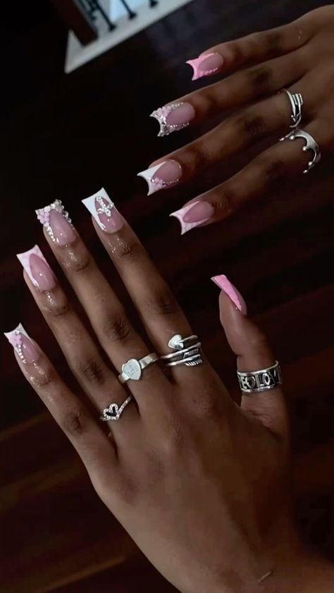 Black Braces No Power Chain, Basic Set Nails, Freestyle Medium Acrylic Nails, Med Nails Acrylic, Cute And Simple Valentines Day Nails, Medium Long Nails Acrylic, Pink Nails Birthday Set, Rings With Nails Done, Pink Birthday Nails Square