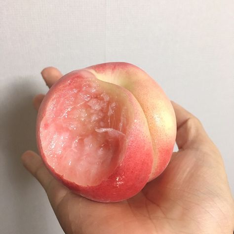 Tracker Ideas, Pink Food, Peach Nails, Peach Aesthetic, Cream Aesthetic, Grunge Look, Just Peachy, Mood Tracker, Pretty Food