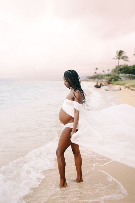 Max and Aaron Maternity Session at Kualoa Regional Park Hawaii by Oahu Maternity Photographer Desiree Leilani Maternity Shoot Photo Ideas, Black Women Maternity Shoot, Maternity Photoshoot Beach, Photo Ideas Beach, Hawaii Theme, Photoshoot Beach, Beach Hawaii, Beach Maternity, Babymoon