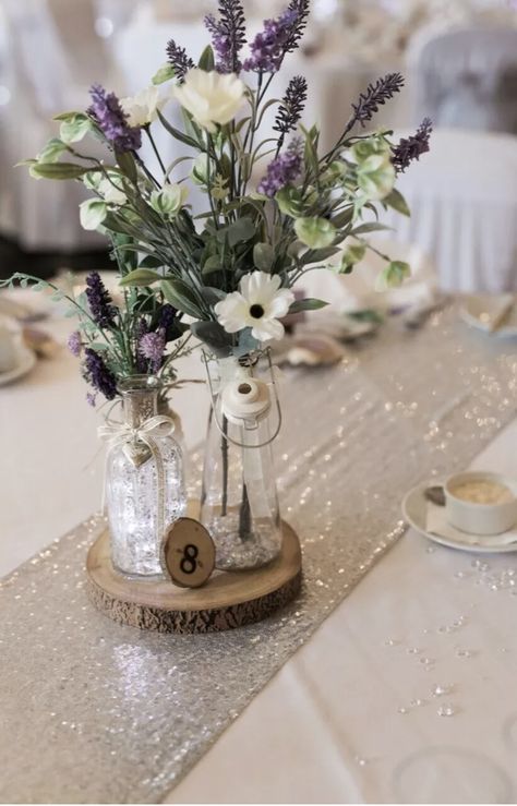 Lavender Plant Centerpiece Wedding, Lilac Wedding Centrepiece, Rustic Lilac Wedding Decor, Lavendar Table Setting Wedding, Lavendar Wedding Centerpieces, Lavender And Baby Breath Centerpieces, Lavender Table Centerpieces, Centerpieces Wedding Lavender, Violet Table Decor